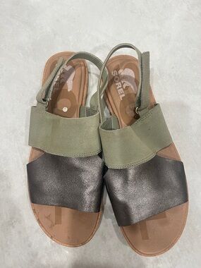 Sorel size 10 Olive Green and Black Slingback Sandal